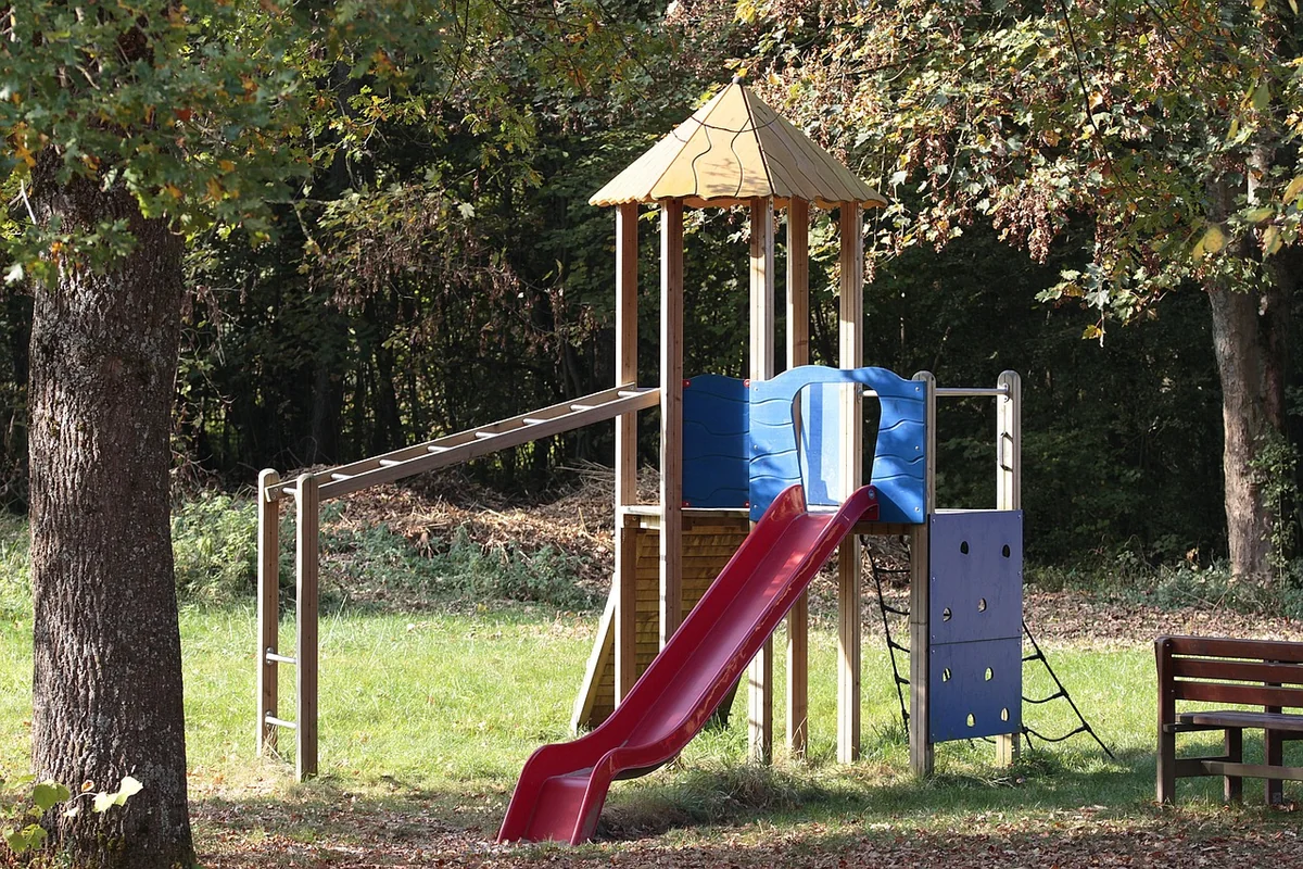 Les bienfaits des jeux en plein air pour le développement des enfants en 2026